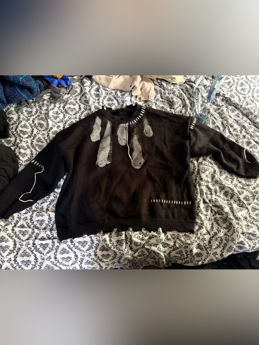 Unisex Distressed Falling Ghosts Sweater Sz L